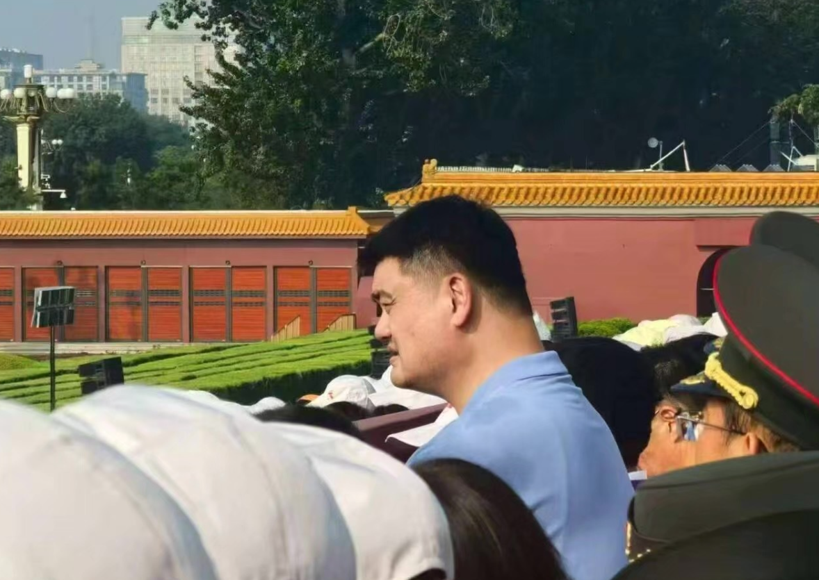 开云-无上荣耀！姚明参加九三阅兵仪式太显眼 卸下重负他笑容多许多