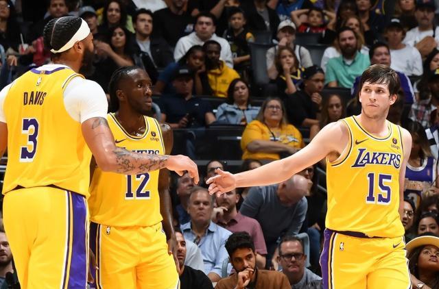 开运体育官方网站-得分队内第一！里夫斯又帅又能打无愧湖人第三球星