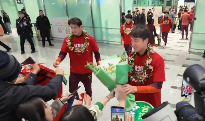 开运体育手机APP下载-让对手忌惮未来！U23国足球员穿特制T恤，记者：商业价值飙升