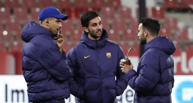 开运体育手机APP下载-每体：阿劳霍和费兰是巴萨队中最受喜爱的两位球员