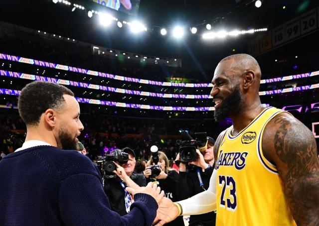 开运体育手机APP下载-詹皇丢评奖资格引争议！约基奇库里冲奖也拉响警报